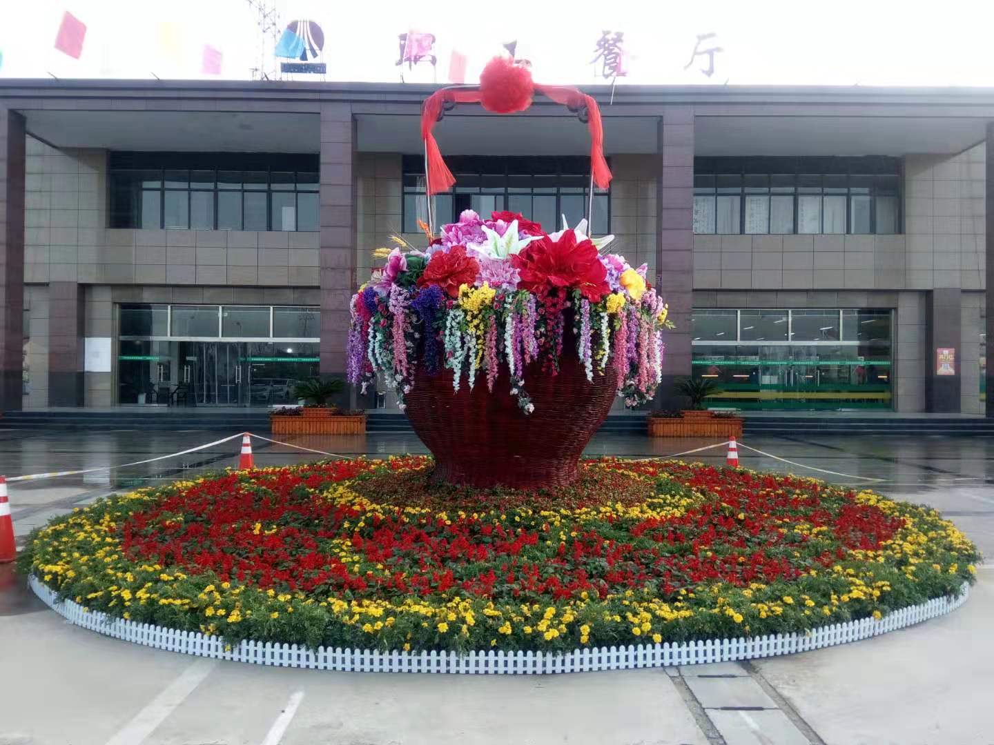 【基層動(dòng)態(tài)】旅游后勤部“迎國(guó)慶”美化亮化助力第七屆“陜鋼杯”順利召開
