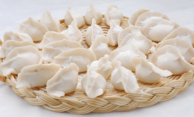 【鋼城文苑】餃子皮里的“愛(ài)”