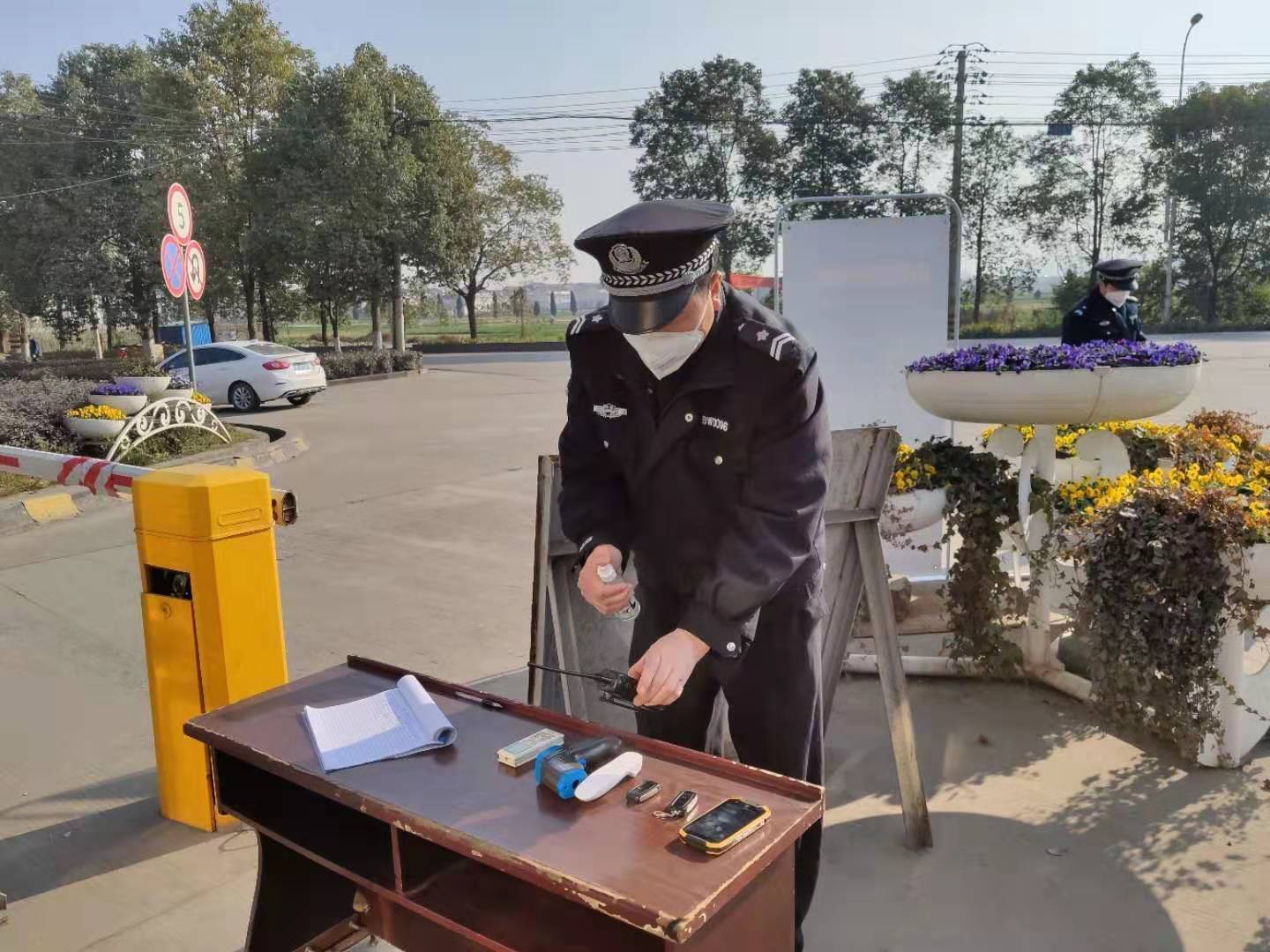 【鋼城文苑】致敬，疫情中最可愛的人